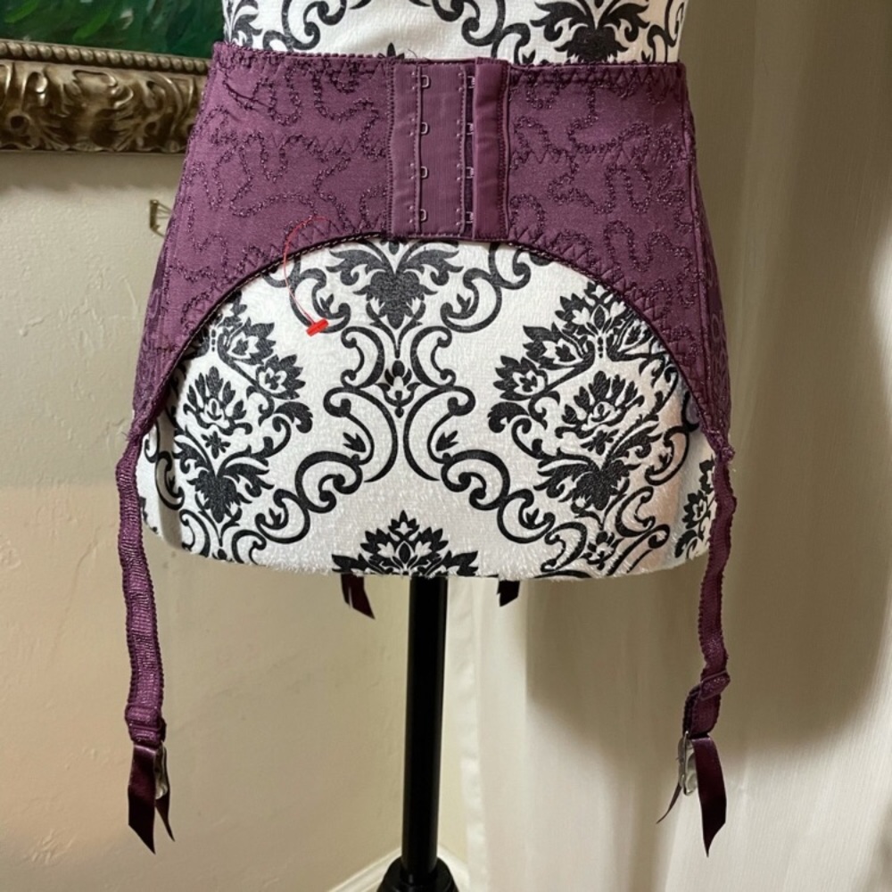 🌺Felina purple garter belt - Picture 2 of 3